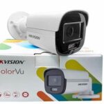 améra HIKVISION 2MP Bullet ColorVu avec vision couleur 24/7, LED 20 m, IP67. Idéale pour la sécurité extérieure.